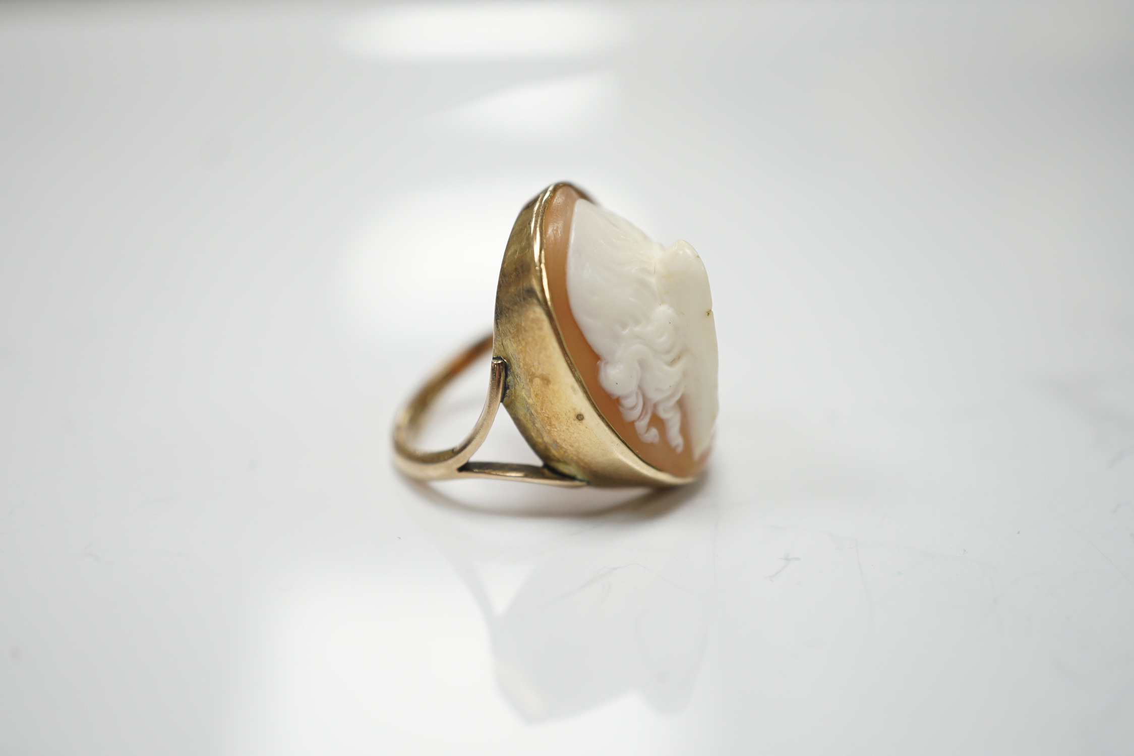 A 9ct and oval cameo shell set ring, carved with the head of Mercury, size O, gross weight 6.6 grams.